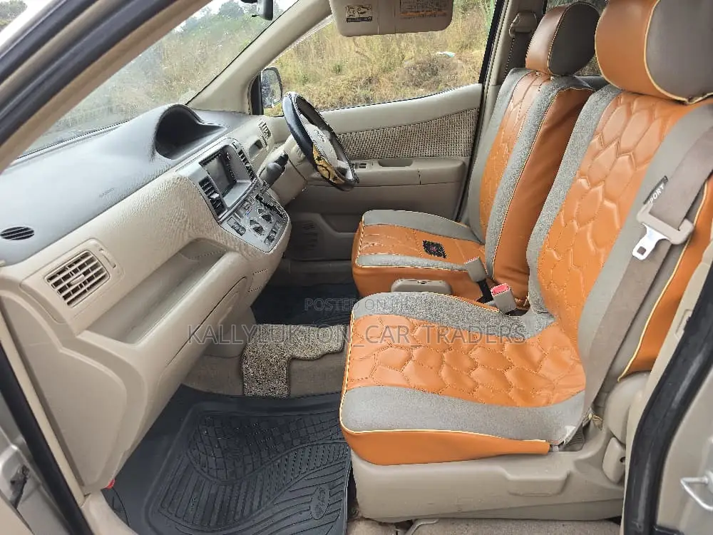 Toyota Raum 2006 Gold