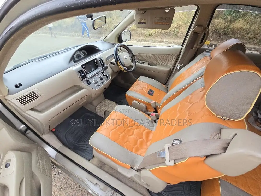 Toyota Raum 2006 Gold