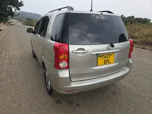Toyota Raum 2006 Gold