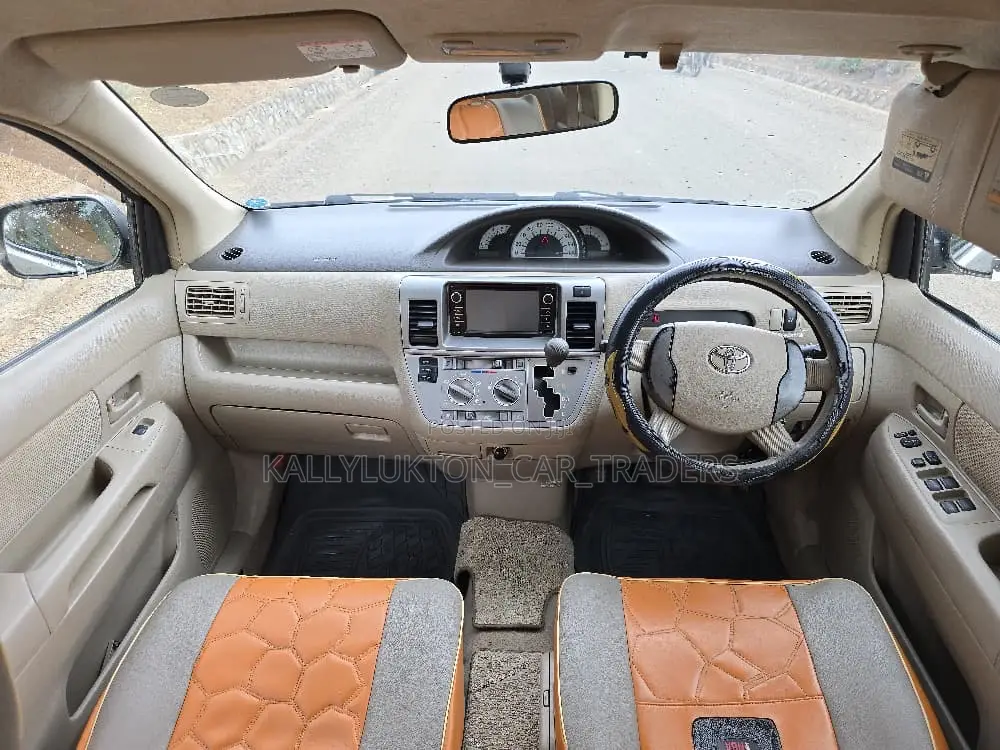 Toyota Raum 2006 Gold