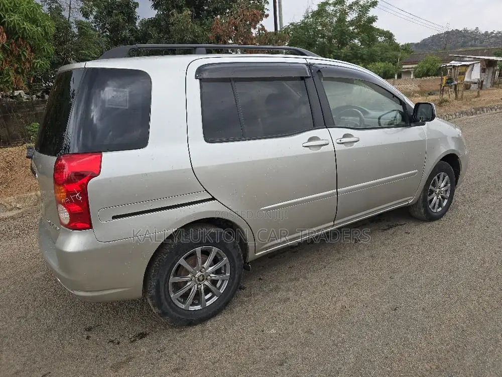 Toyota Raum 2006 Gold