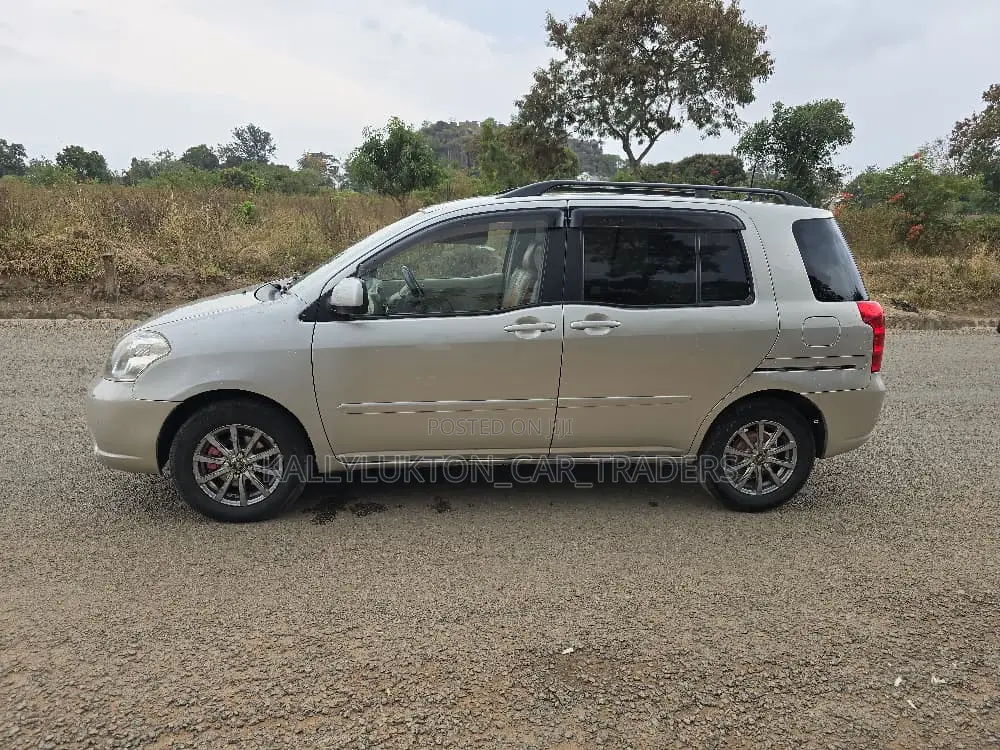 Toyota Raum 2006 Gold