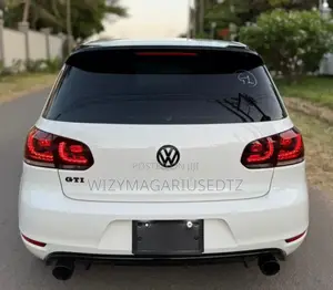 Volkswagen Golf 2011 Off white