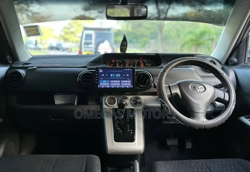 Toyota Corolla Rumion Hatchback 1.5 FWD 2009 Black