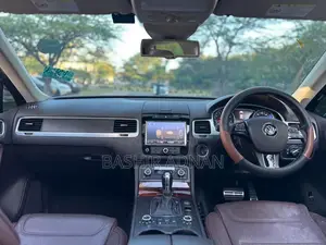 Volkswagen Touareg Hybrid 2012 White