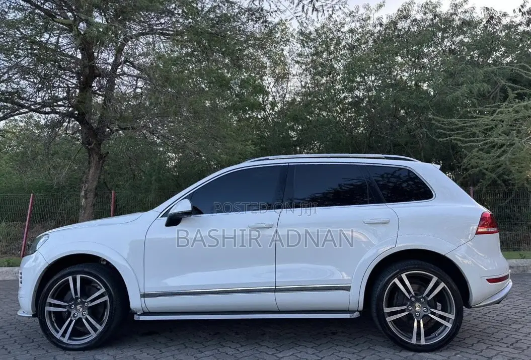 Volkswagen Touareg Hybrid 2012 White