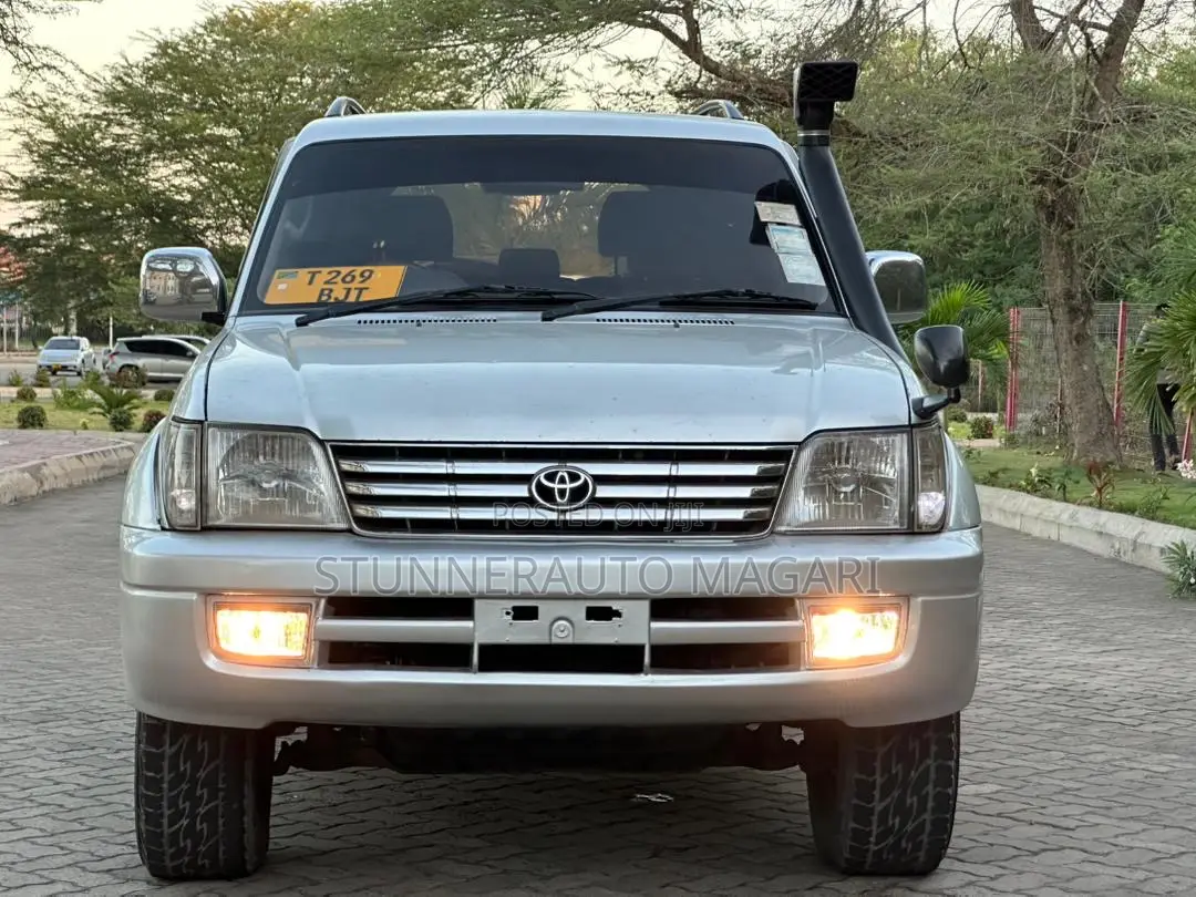 Toyota Land Cruiser Prado 2001 Gray