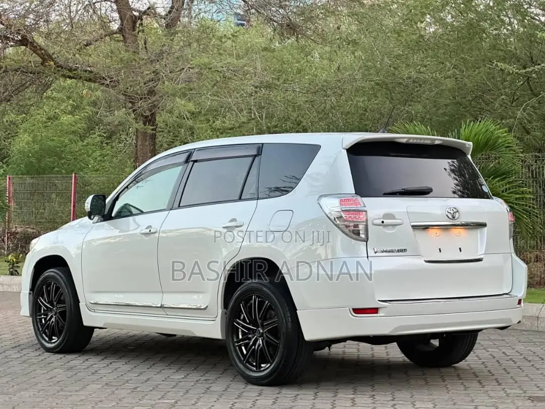 Toyota Vanguard 2010 Off white