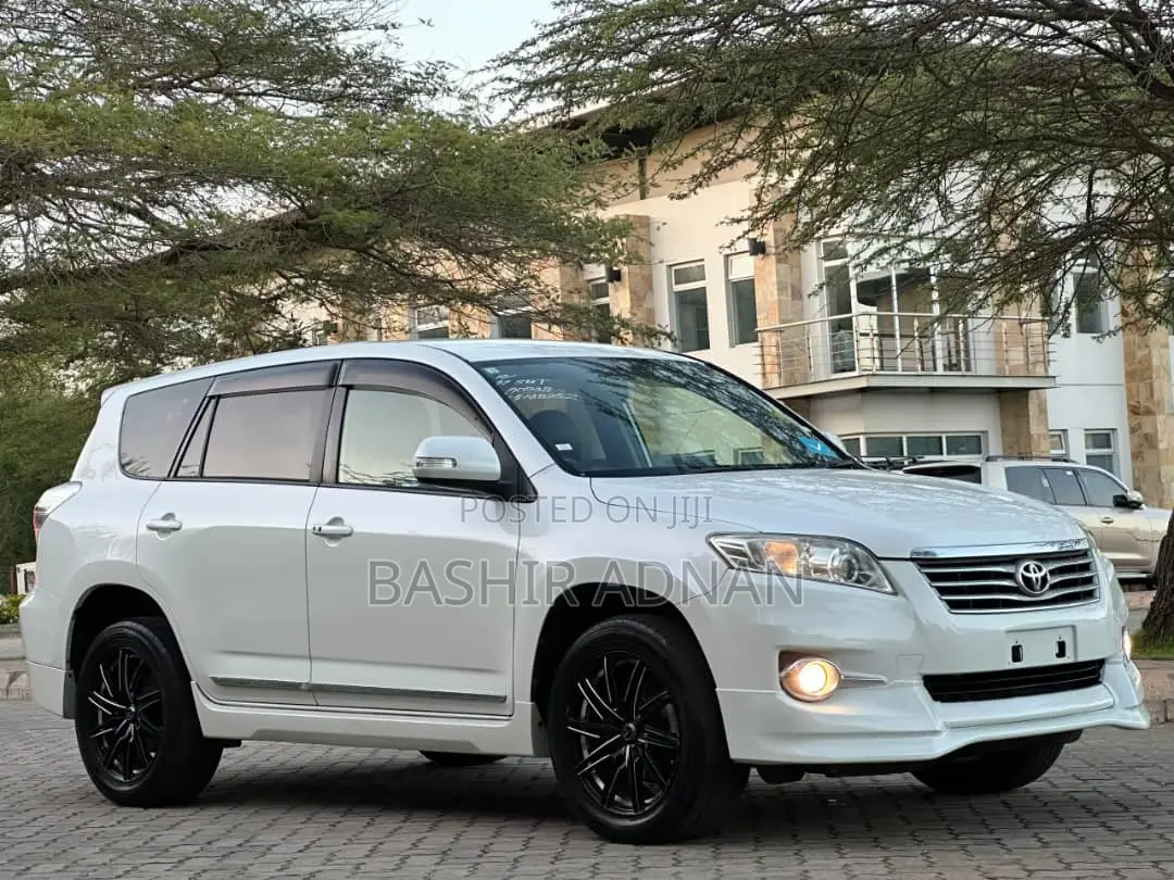 Toyota Vanguard 2010 Off white