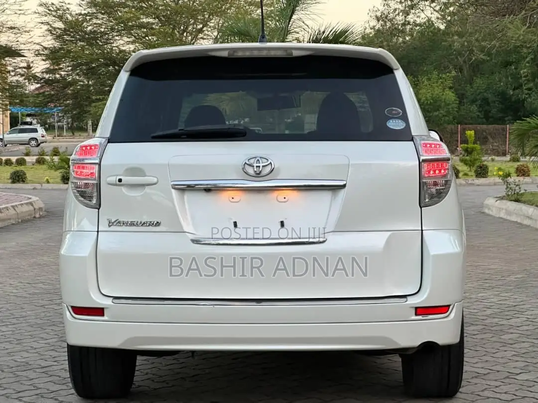 Toyota Vanguard 2010 Off white