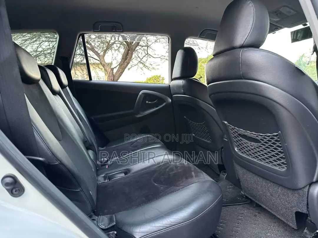 Toyota Vanguard 2010 Off white