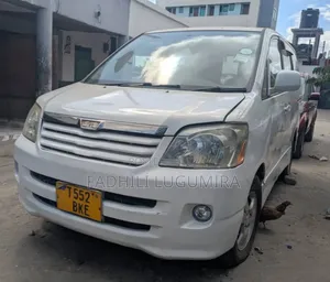 Toyota Noah 2004 White