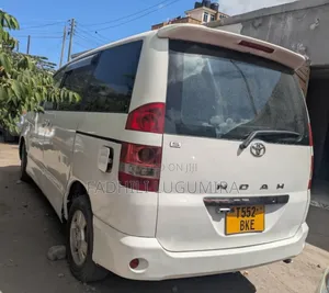 Toyota Noah 2004 White