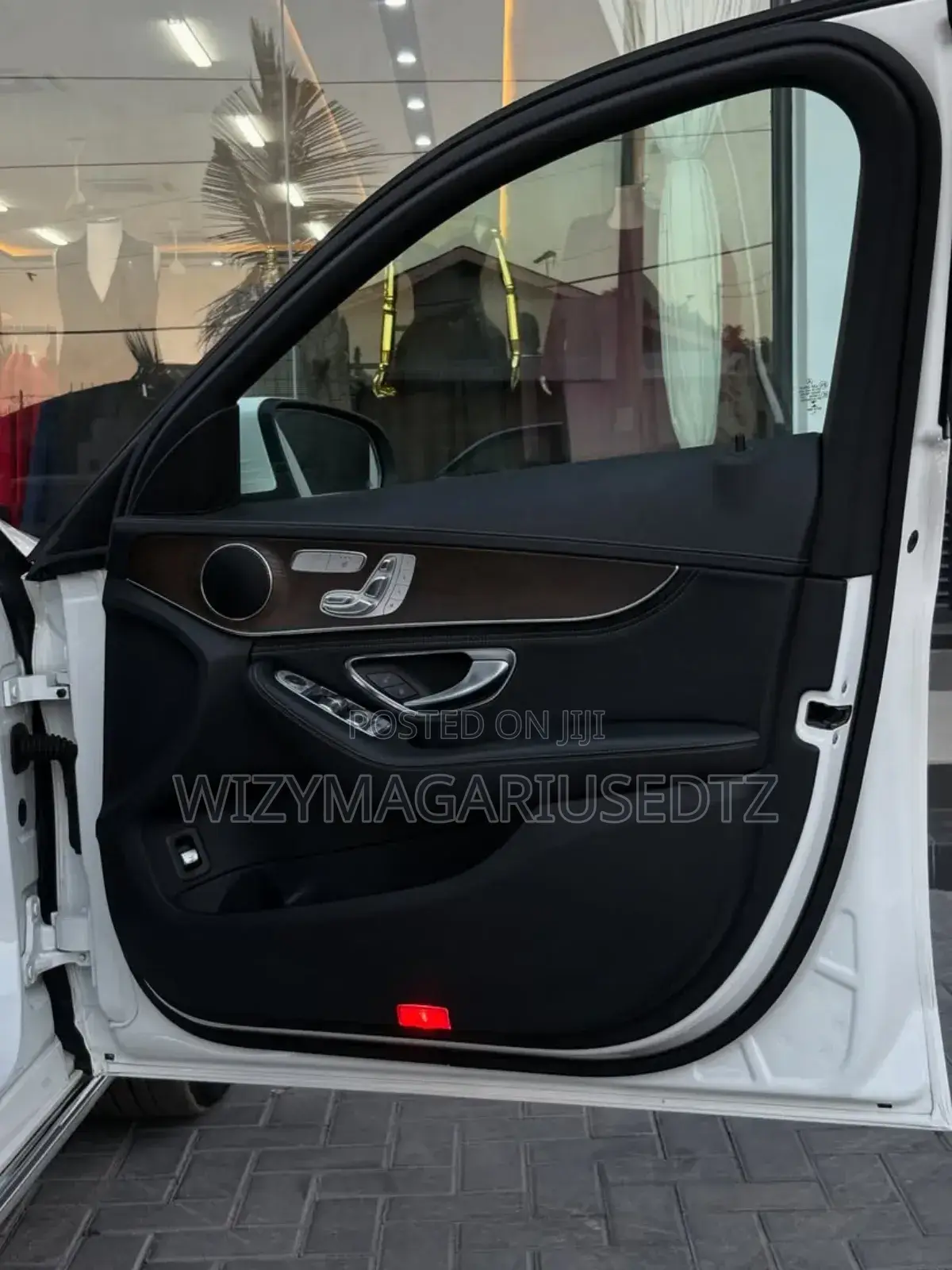 Mercedes-Benz C200 2015 Ivory