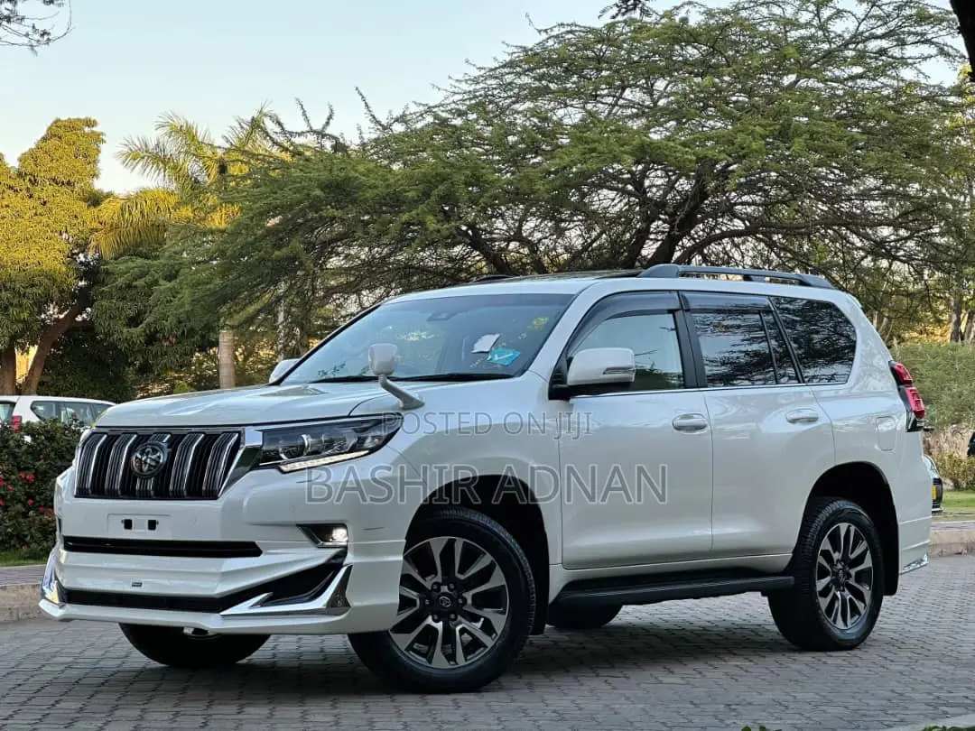 Toyota Land Cruiser Prado 2023 White