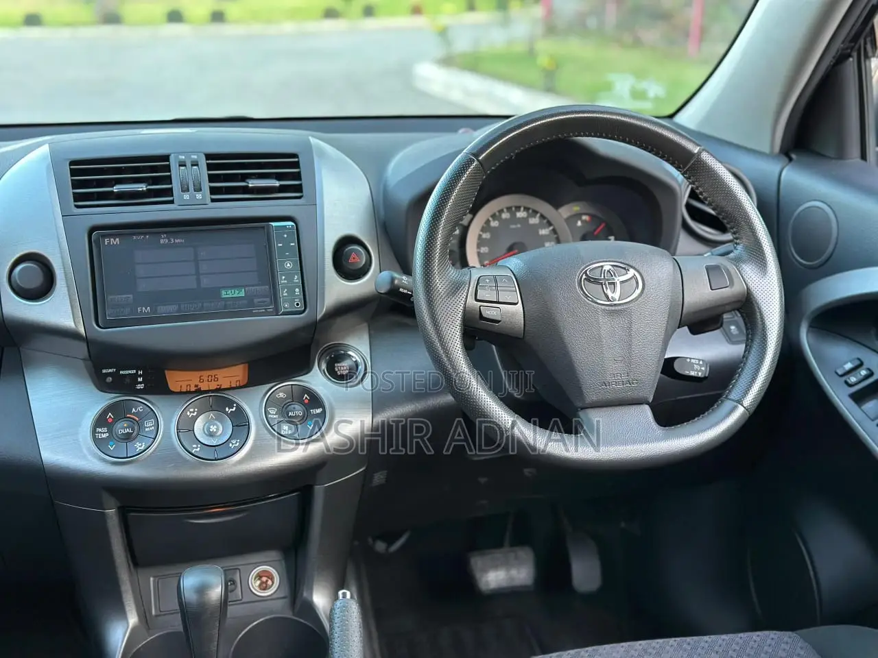 Toyota Vanguard 2010 Blue