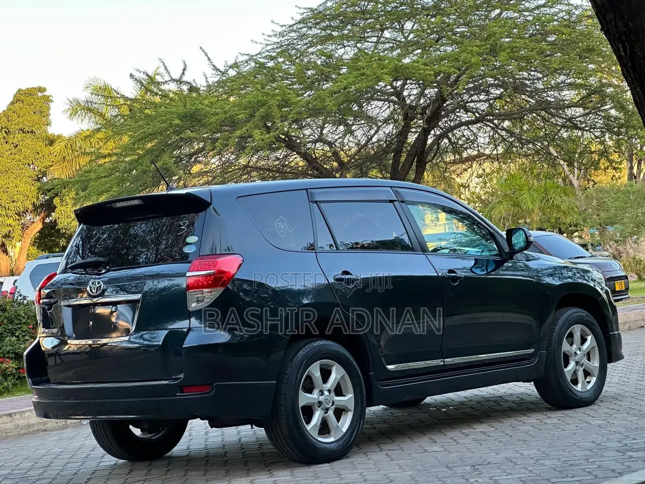 Toyota Vanguard 2010 Blue