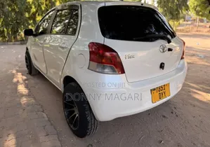 Toyota Vitz 2005 White