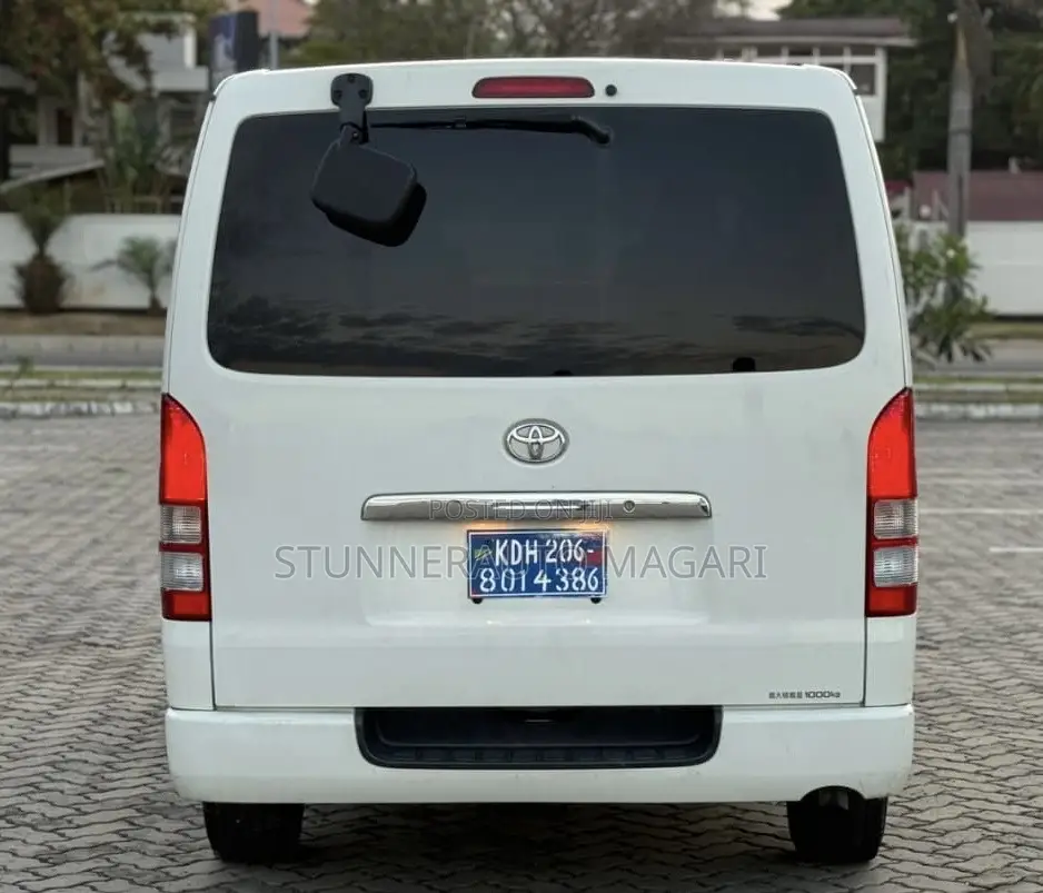 Toyota Quantum 2009 White