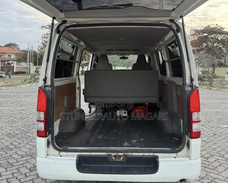 Toyota Quantum 2009 White