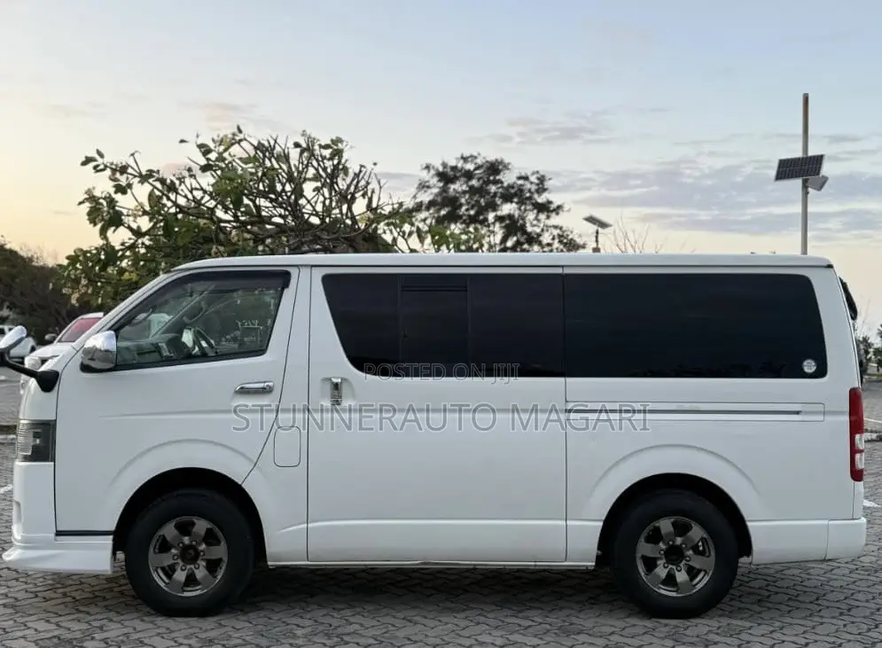 Toyota Quantum 2009 White