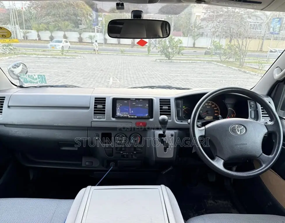 Toyota Quantum 2009 White