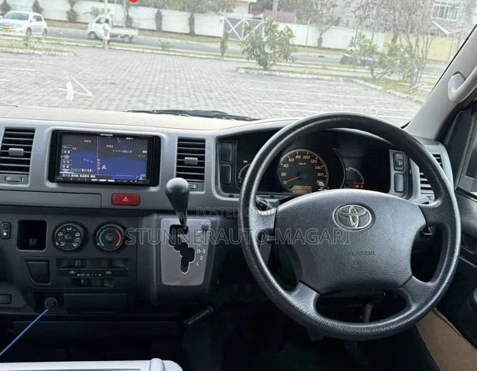 Toyota Quantum 2009 White