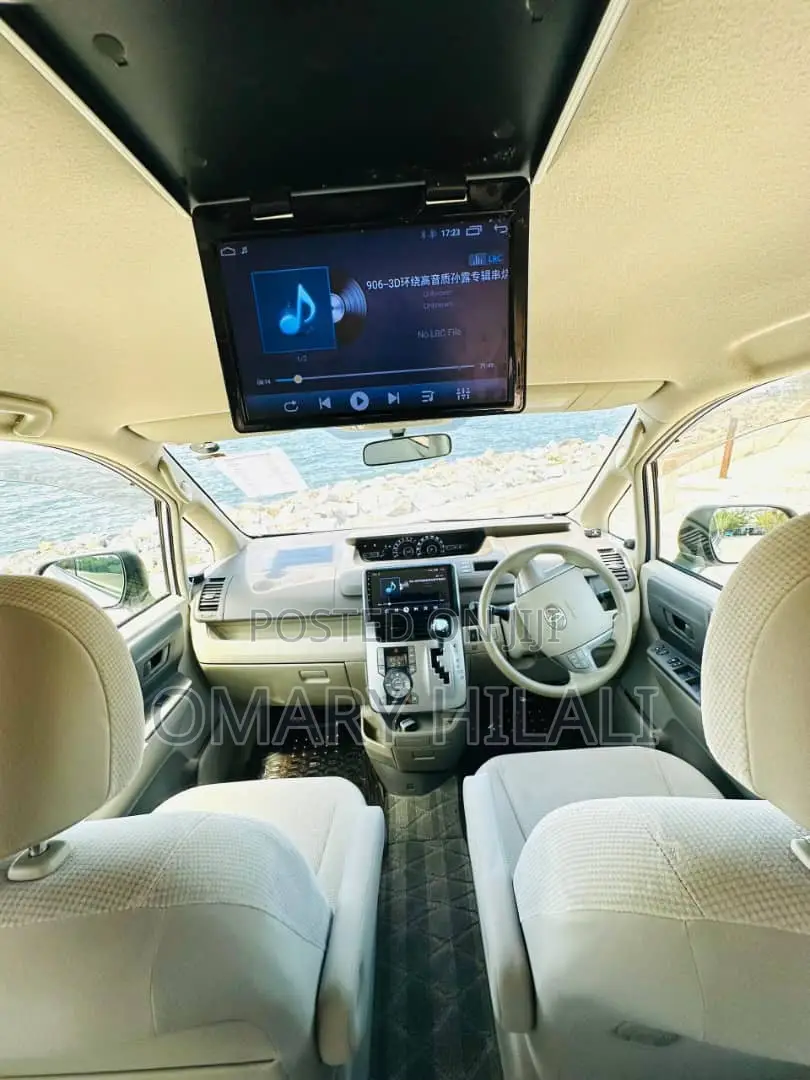 Toyota Noah 2010 Purple