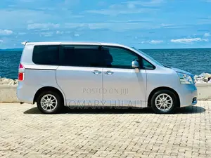 Toyota Noah 2010 Purple