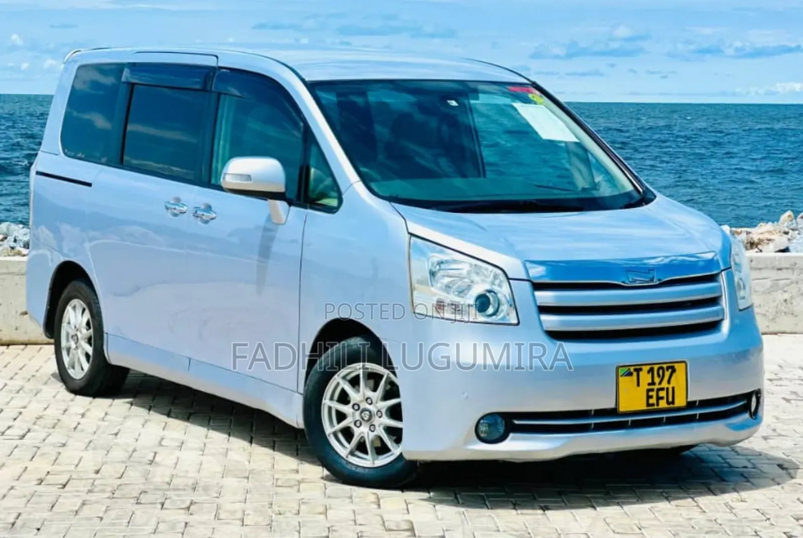 Toyota Noah 2010 Silver