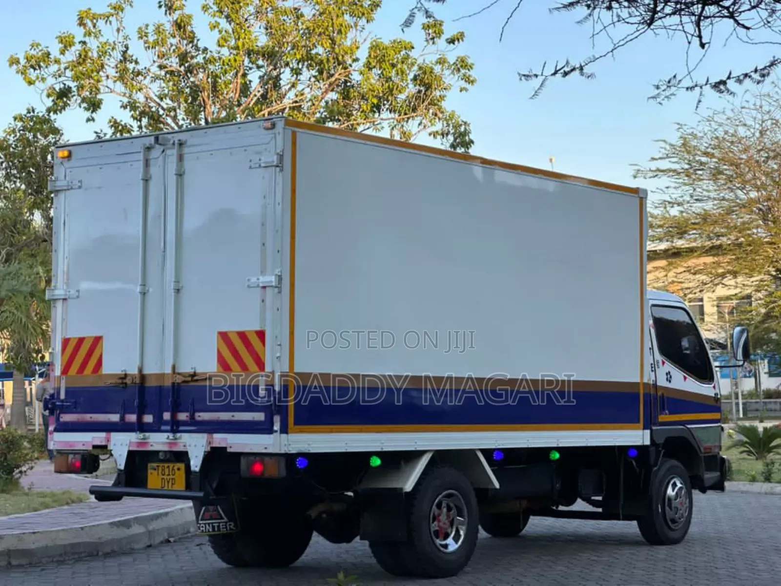 Mitsubishi Canter 1999 White