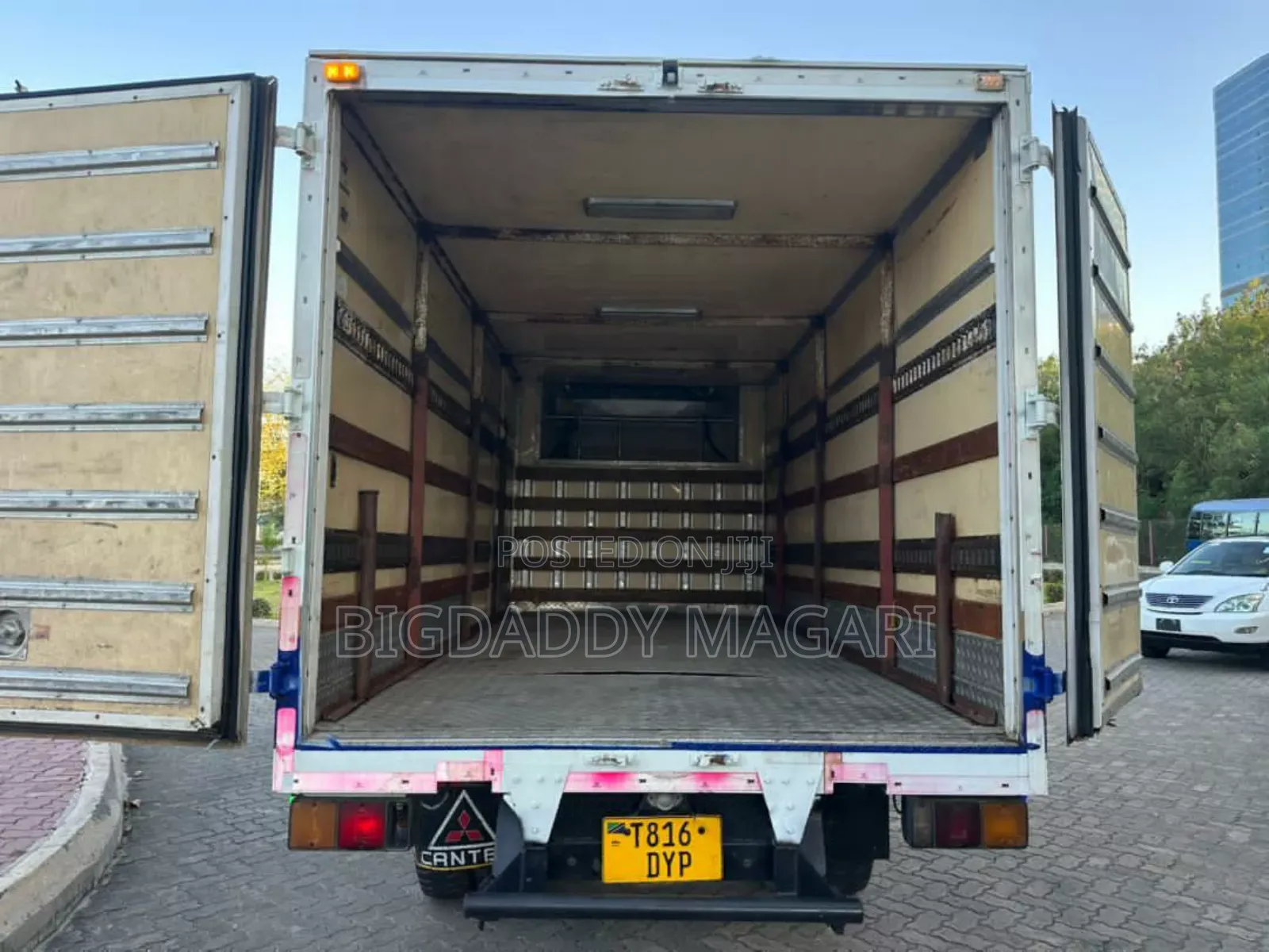 Mitsubishi Canter 1999 White