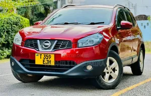 Nissan Dualis 2015 Red