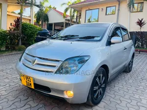 Toyota IST 2004 Silver