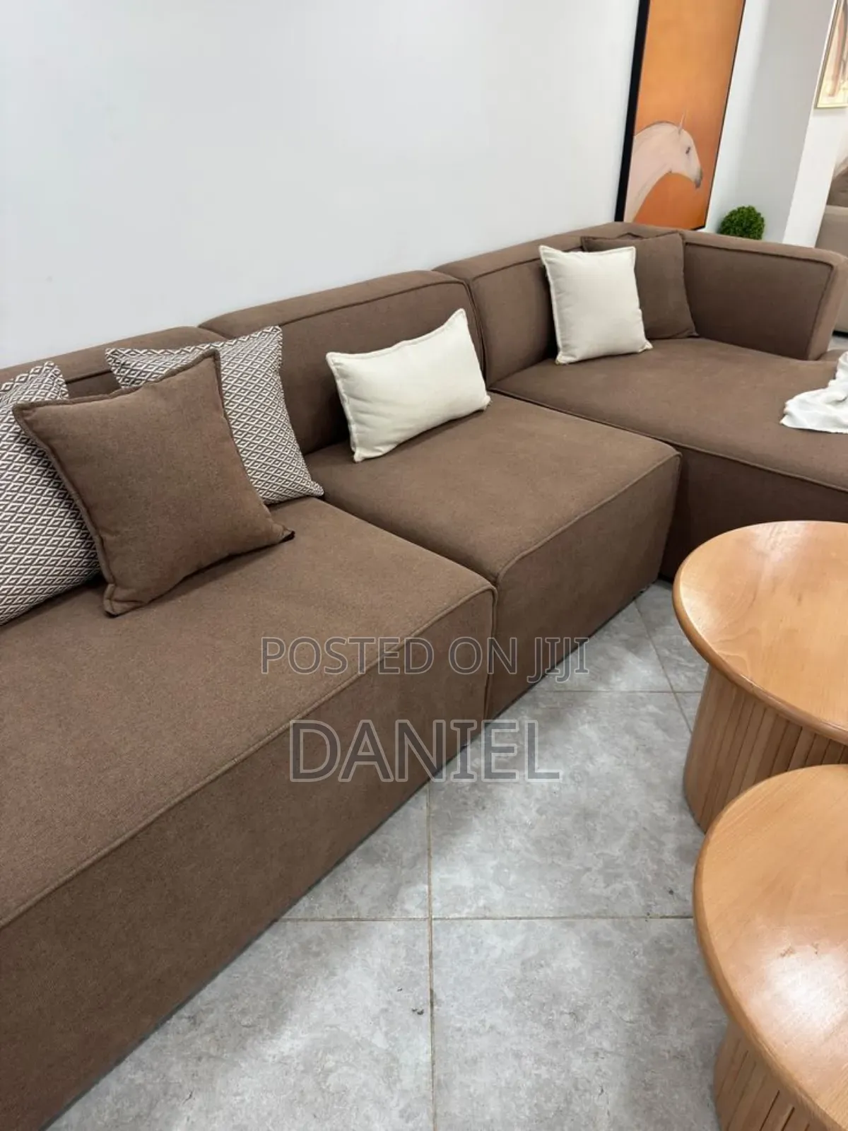 Sofa Set Ya Watu 7 Pamoja Na Coffee Table