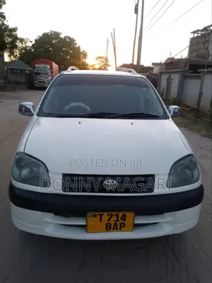 Toyota Raum 2004 White