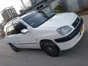 Toyota Raum 2004 White