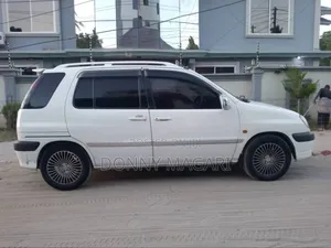 Toyota Raum 2004 White