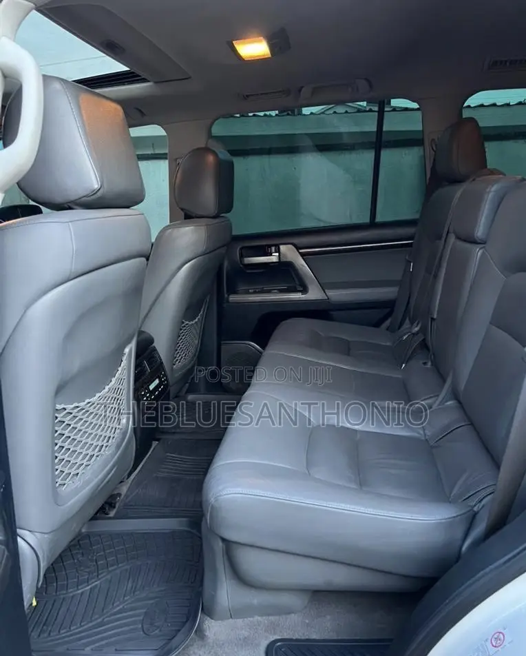 Toyota Land Cruiser 2009 White