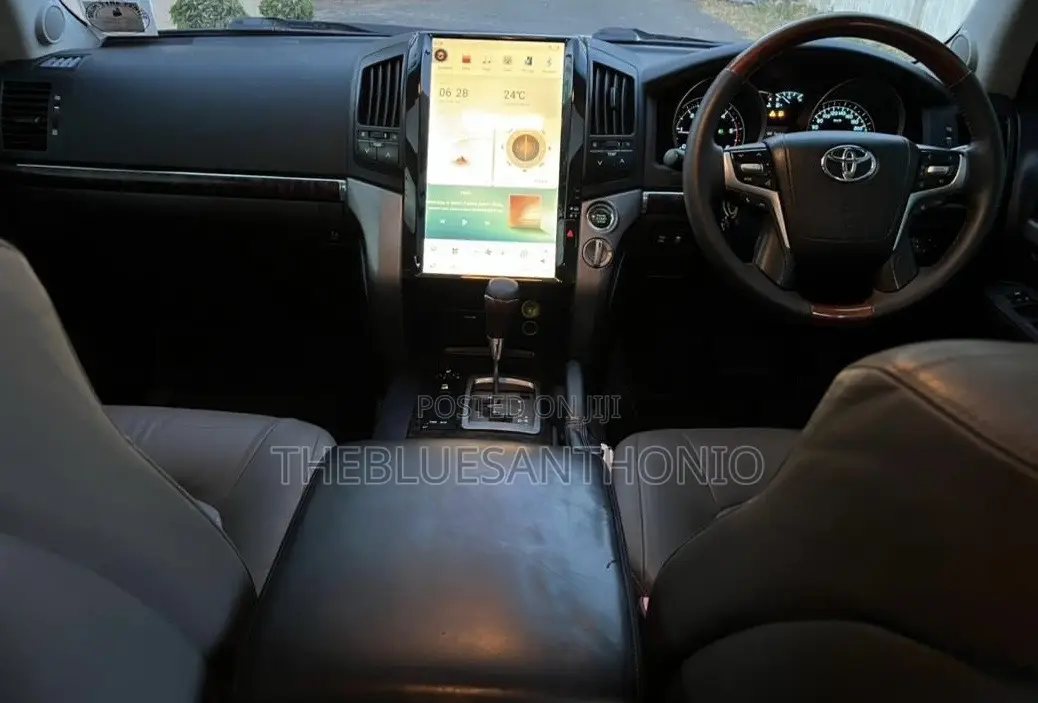 Toyota Land Cruiser 2009 White