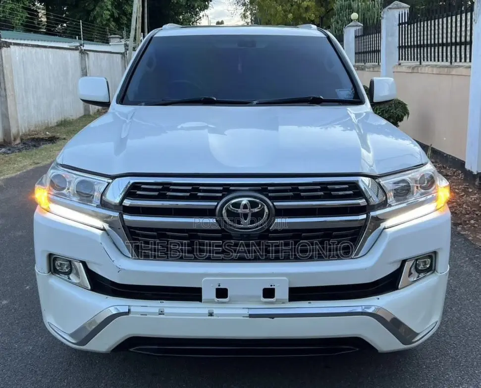 Toyota Land Cruiser 2009 White