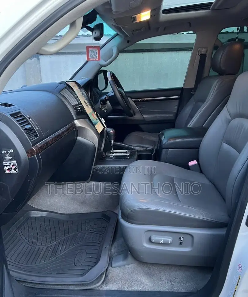 Toyota Land Cruiser 2009 White