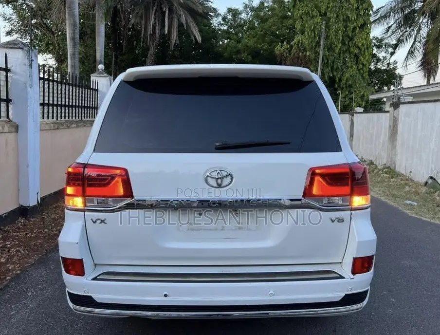 Toyota Land Cruiser 2009 White