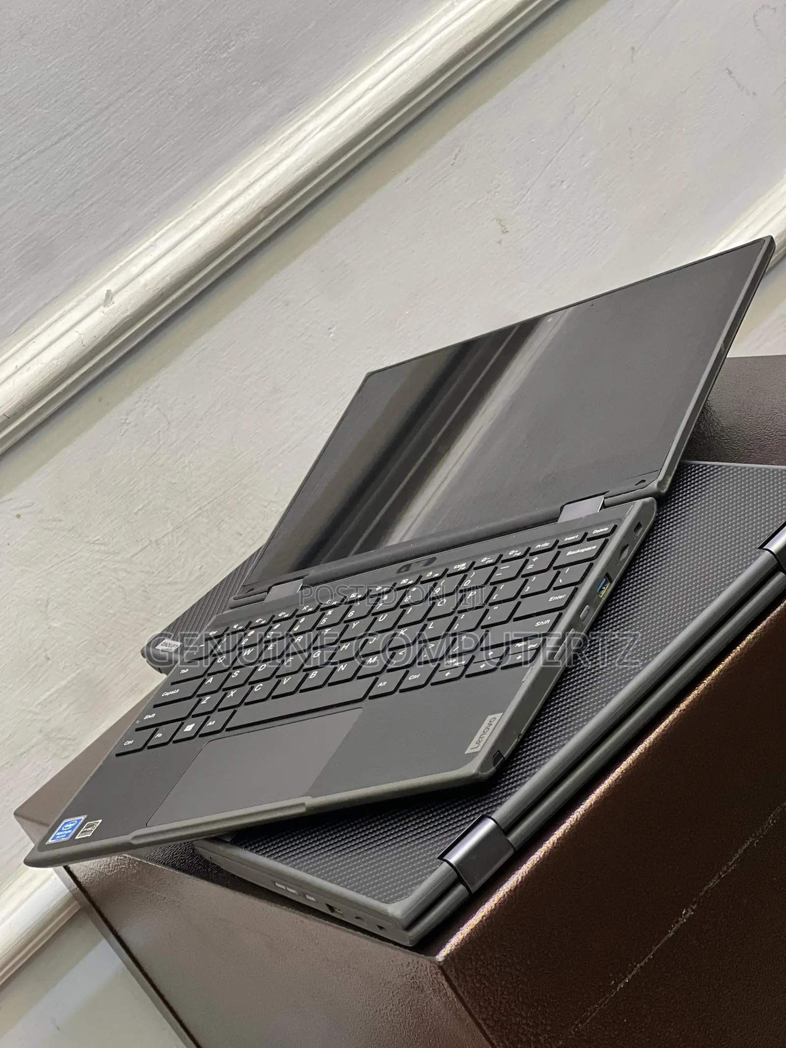 Laptop Lenovo 300e 4GB Intel Pentium SSD 128GB
