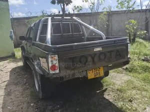 Toyota Hilux 2010 Black
