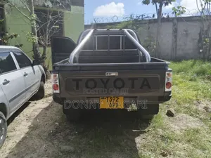 Toyota Hilux 2010 Black
