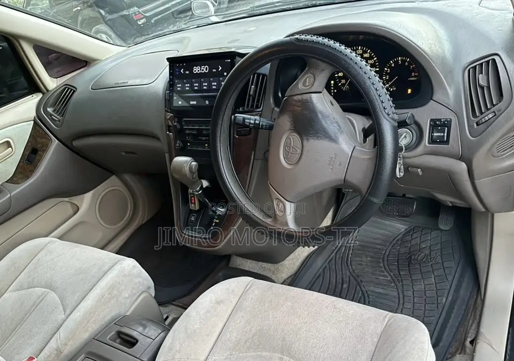 Toyota Harrier 1999 White