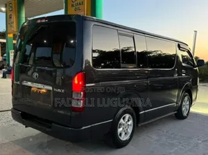 Toyota HiAce 2005 Black
