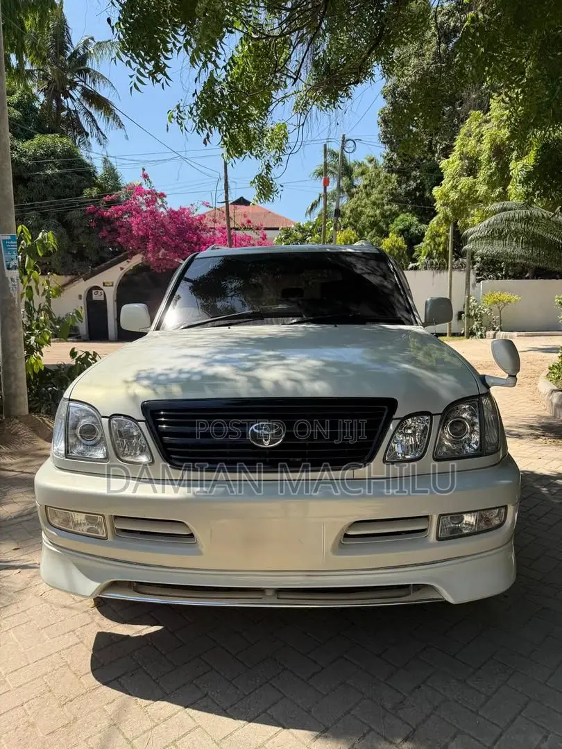 Toyota Land Cruiser 2003 White