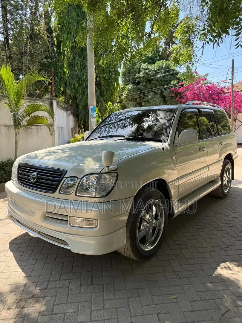 Toyota Land Cruiser 2003 White